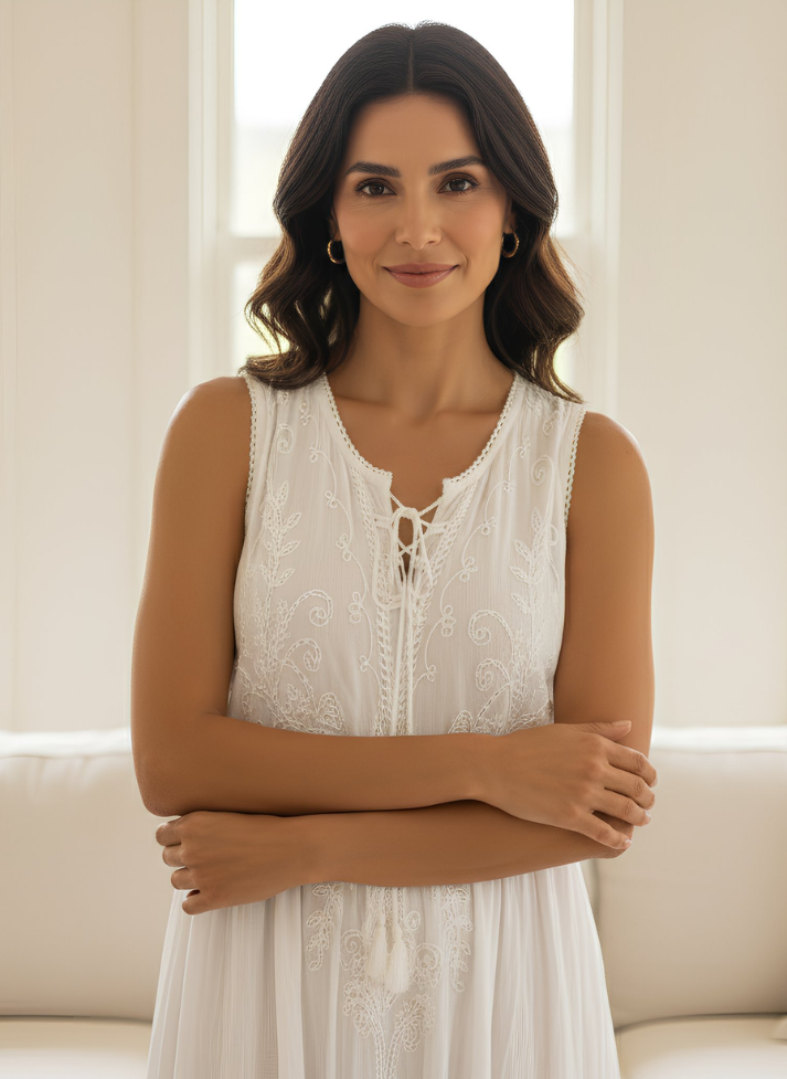 REA WHITE Color Embroidered Dress